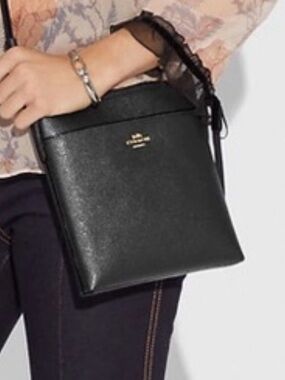 Coach Kitt Crossgrain Messenger Crossbody Bag Black